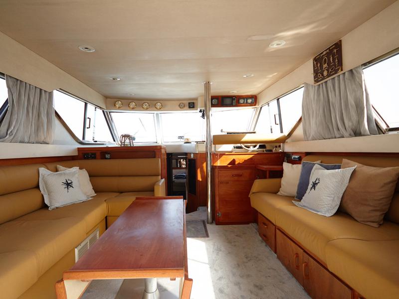 Book yachts online - motorboat - Princess 45 - Summer Love - rent
