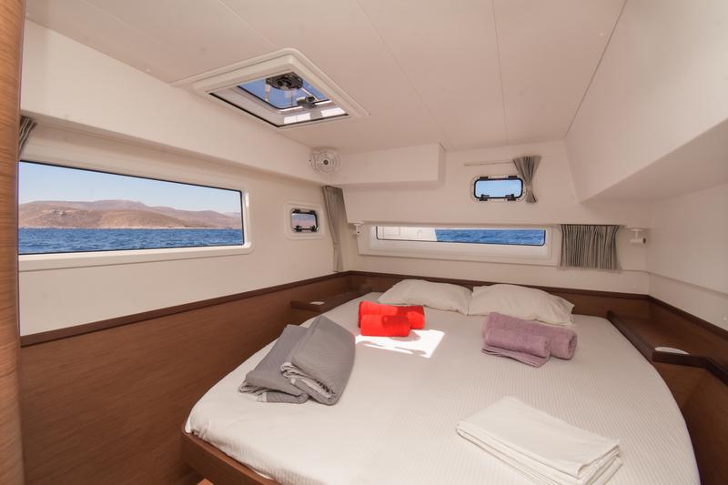Book yachts online - catamaran - Lagoon 42 - Petalida - rent