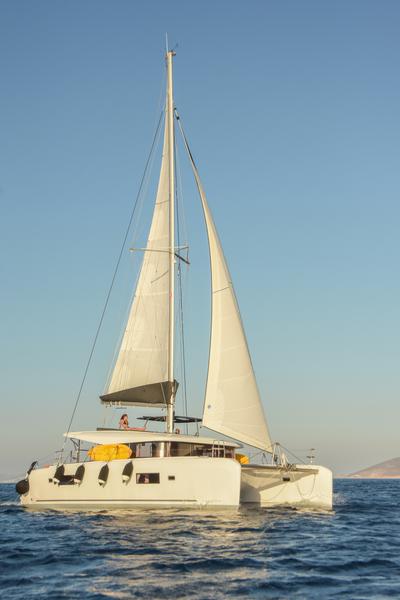 Book yachts online - catamaran - Lagoon 42 - Petalida - rent