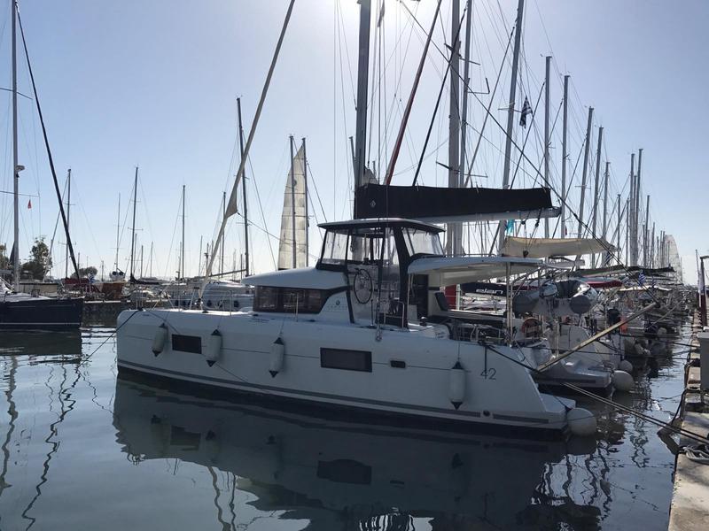 Book yachts online - catamaran - Lagoon 42 - Petalida - rent