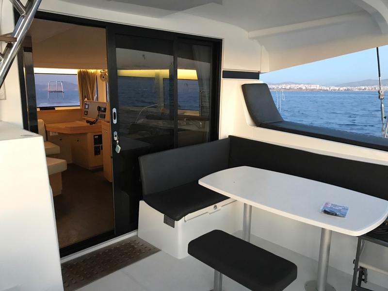 Book yachts online - catamaran - Lagoon 42 - Petalida - rent