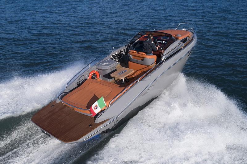 Book yachts online - motorboat - Cranchi E30 Endurance - Aurora - rent