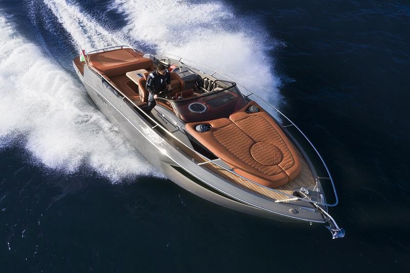 Book yachts online - motorboat - Cranchi E30 Endurance - Aurora - rent