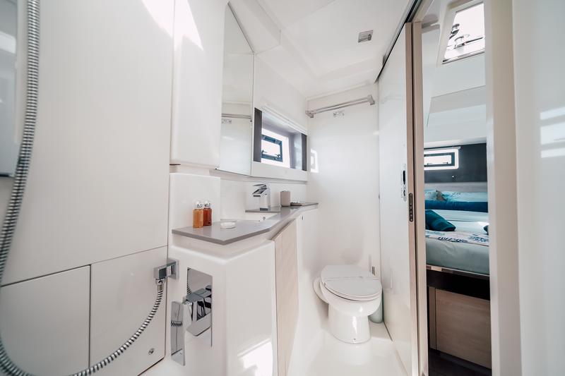 Book yachts online - catamaran - Leopard 50 - LADY AMANDA - rent