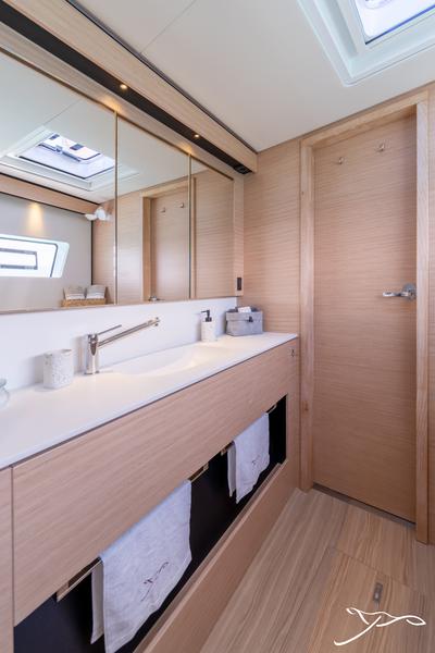 Book yachts online - catamaran - Nautitech 44 Open - Shambala - rent