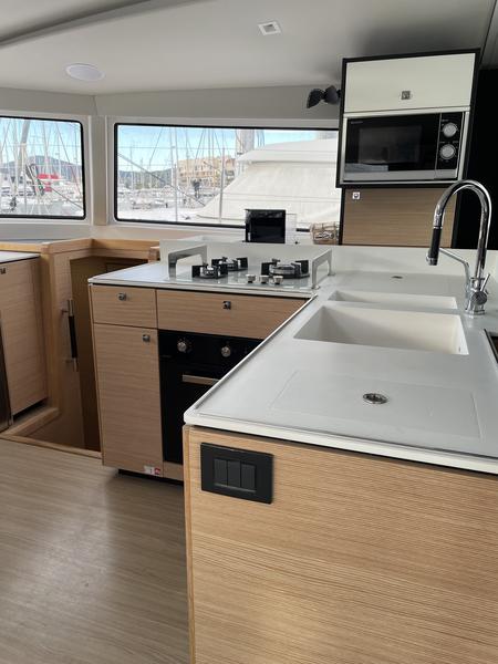 Book yachts online - catamaran - Nautitech 44 Open - Happiness - rent