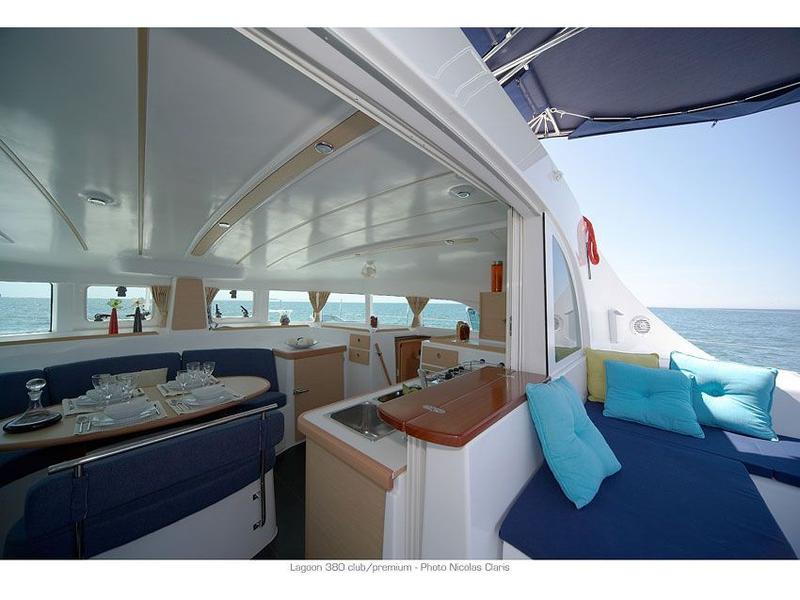 Book yachts online - catamaran - Lagoon 380 - Double Bubble - rent