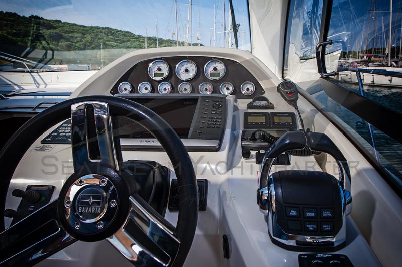 Book yachts online - motorboat - Bavaria Sport 44 HT - Paluma - rent