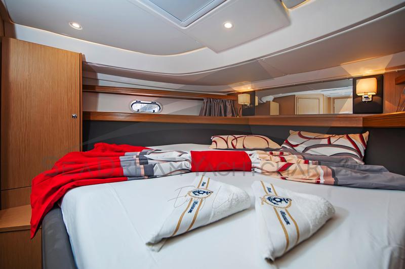 Book yachts online - motorboat - Bavaria Sport 44 HT - Paluma - rent