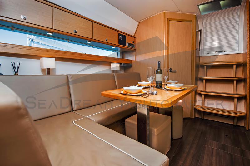 Book yachts online - motorboat - Bavaria Sport 44 HT - Paluma - rent