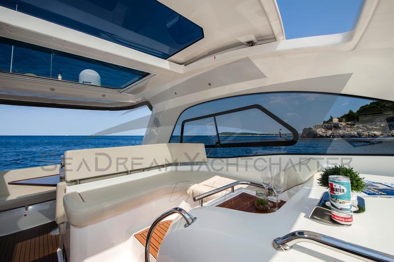 Book yachts online - motorboat - Bavaria Sport 44 HT - Paluma - rent