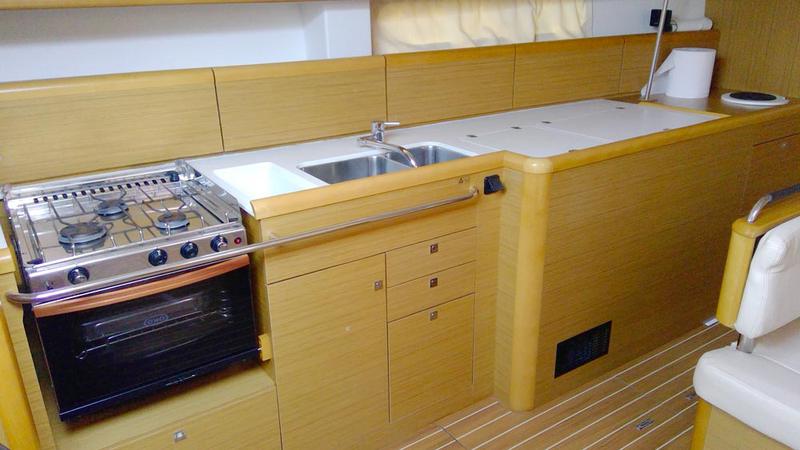 Book yachts online - sailboat - Sun Odyssey 44 i - Tewa - rent