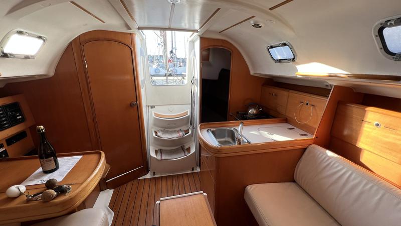Book yachts online - sailboat - First 31.7 - Volumnie - rent
