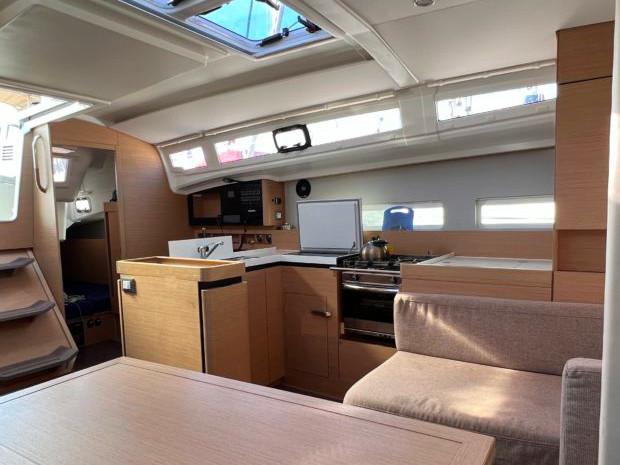 Book yachts online - sailboat - Sun Odyssey 410 - Tuatha de Artaios - rent
