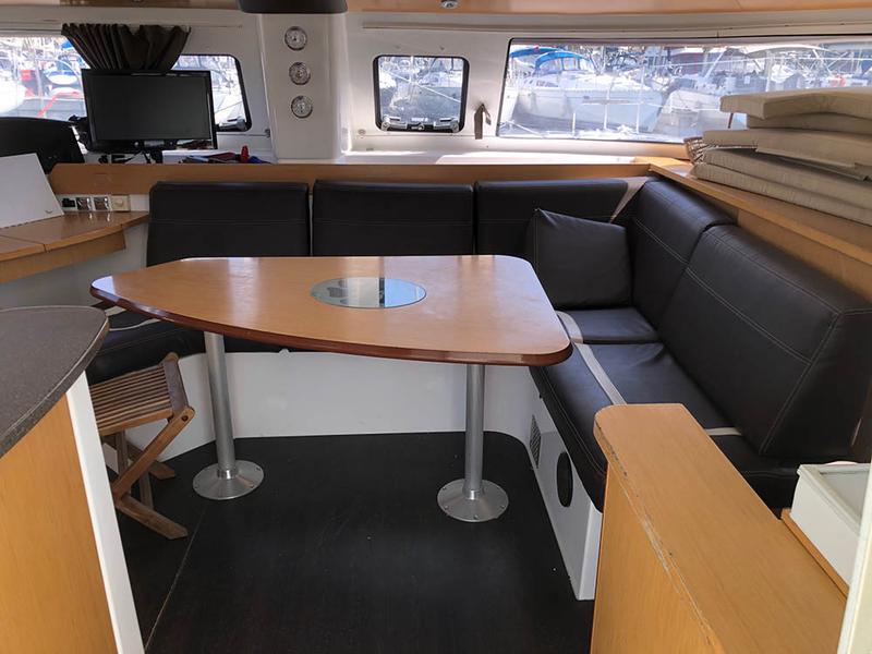 Book yachts online - catamaran - Lipari 41 - Curieuse - rent