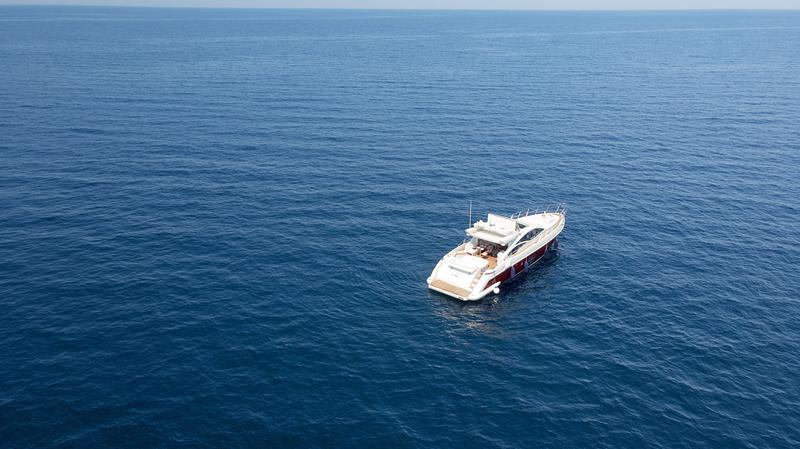 Book yachts online - motorboat - Azimut 68 S - Lak - rent