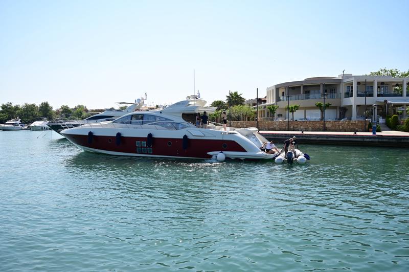 Book yachts online - motorboat - Azimut 68 S - Lak - rent