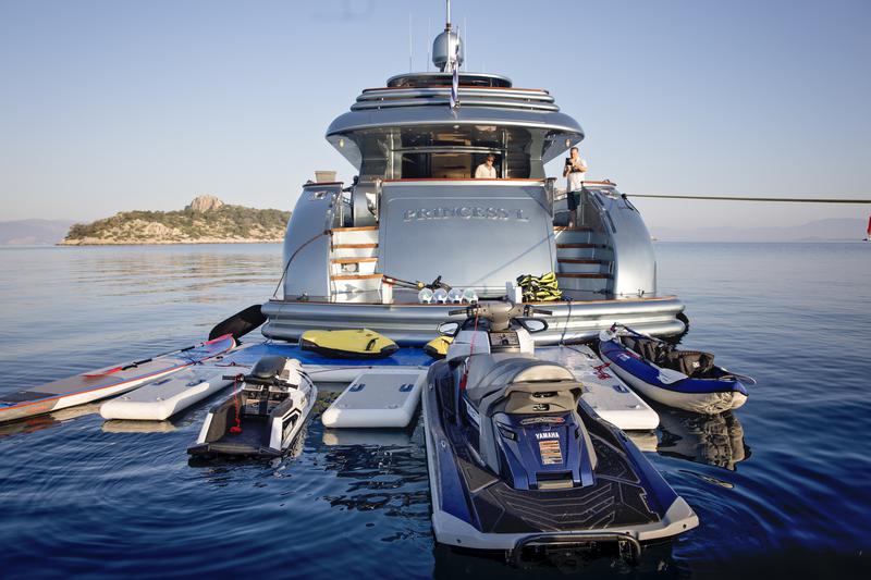 Book yachts online - motorboat - Maiora 108 - Princess L - rent