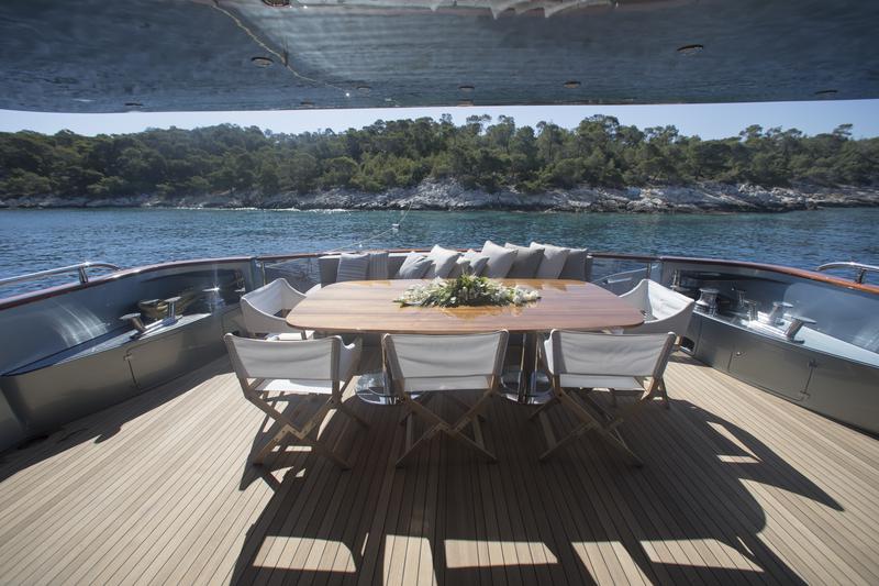 Book yachts online - motorboat - Maiora 108 - Princess L - rent