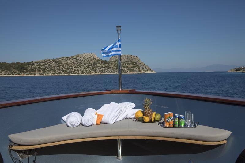 Book yachts online - motorboat - Maiora 108 - Princess L - rent