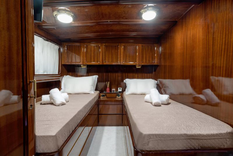 Book yachts online - other - CCYD 85 - Spirit L - rent