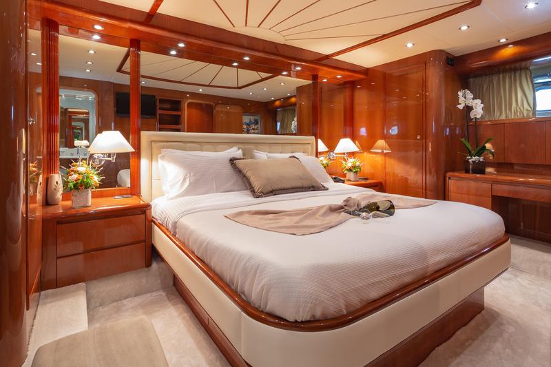 Book yachts online - motorboat - Falcon 86 - Efmaria - rent