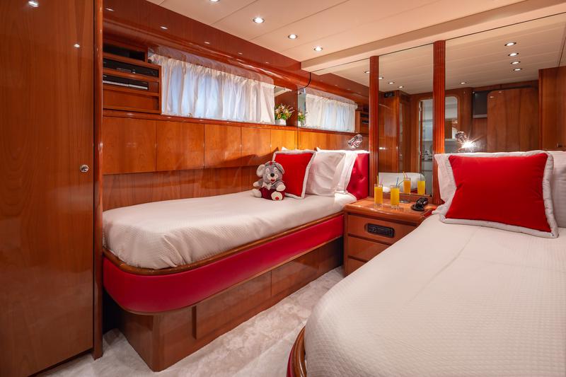Book yachts online - motorboat - Falcon 86 - Efmaria - rent