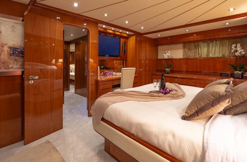 Book yachts online - motorboat - Falcon 86 - Efmaria - rent