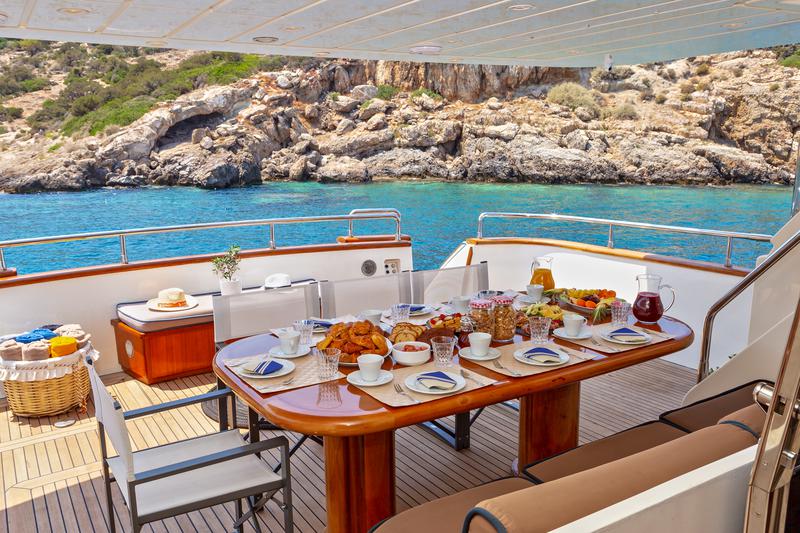 Book yachts online - motorboat - Falcon 86 - Efmaria - rent