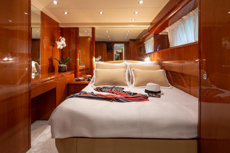 Book yachts online - motorboat - Falcon 86 - Efmaria - rent