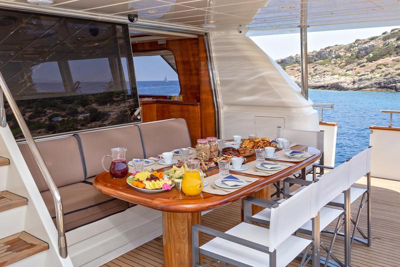 Book yachts online - motorboat - Falcon 86 - Efmaria - rent