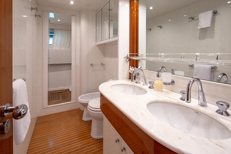Book yachts online - motorboat - Falcon 86 - Efmaria - rent