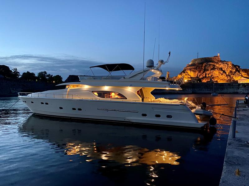 Book yachts online - motorboat - Ferretti 80 - Kentavros II - rent