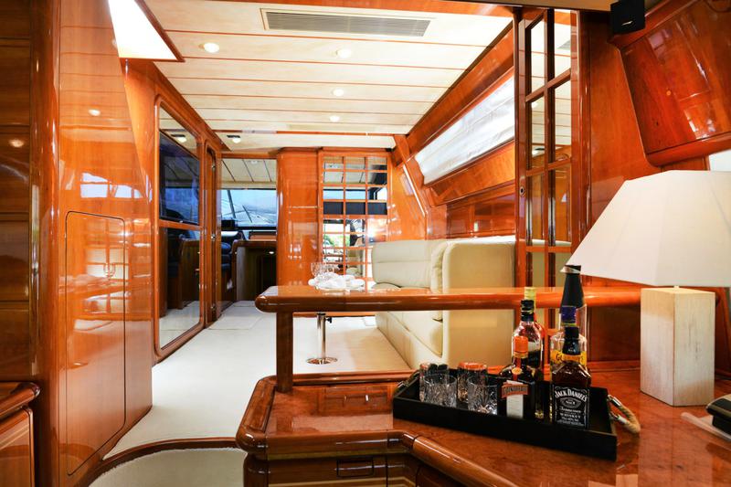 Book yachts online - motorboat - Ferretti 80 - Kentavros II - rent