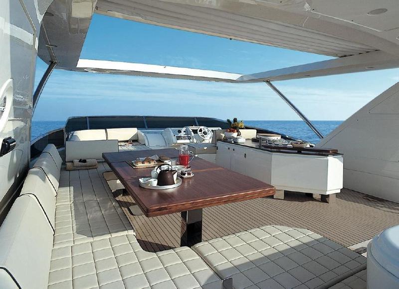 Book yachts online - motorboat - Azimut 85F - La Fenice - rent