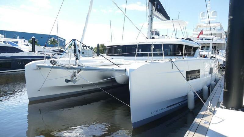 Book yachts online - catamaran - Lagoon 46  Premium A/C - Manureva - rent