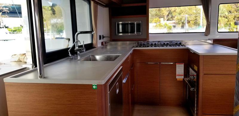 Book yachts online - catamaran - Lagoon 46  Premium A/C - Manureva - rent
