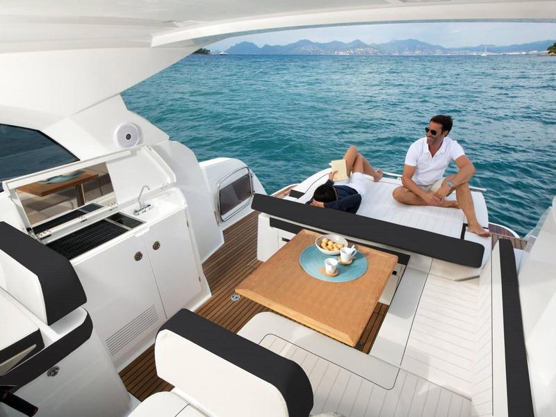 Book yachts online - motorboat - Leader 36 - EVA - rent