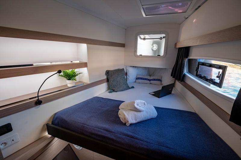 Book yachts online - catamaran - Fountaine Pajot Isla 40 - Artemis - rent