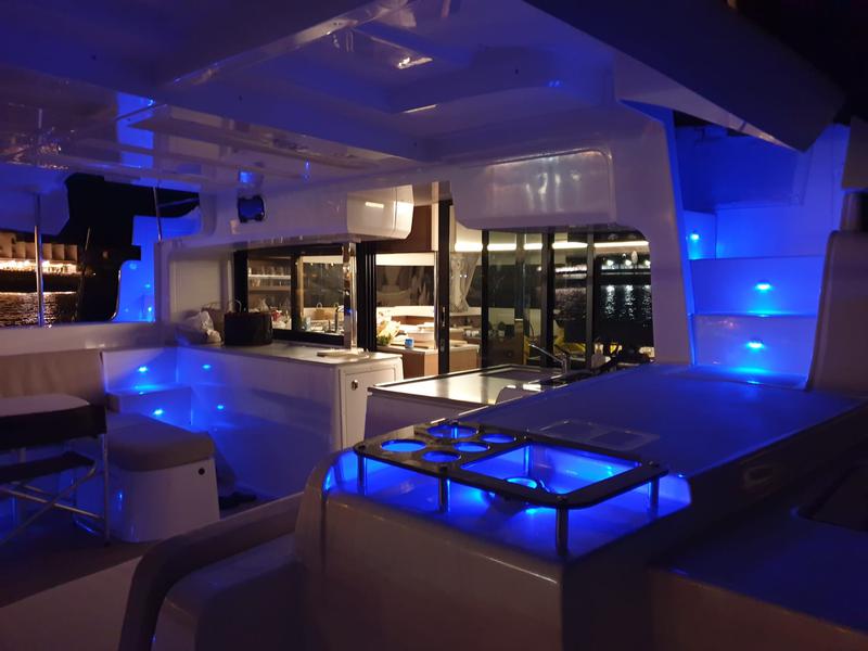 Book yachts online - catamaran - Lagoon 46 - Baraonda - rent