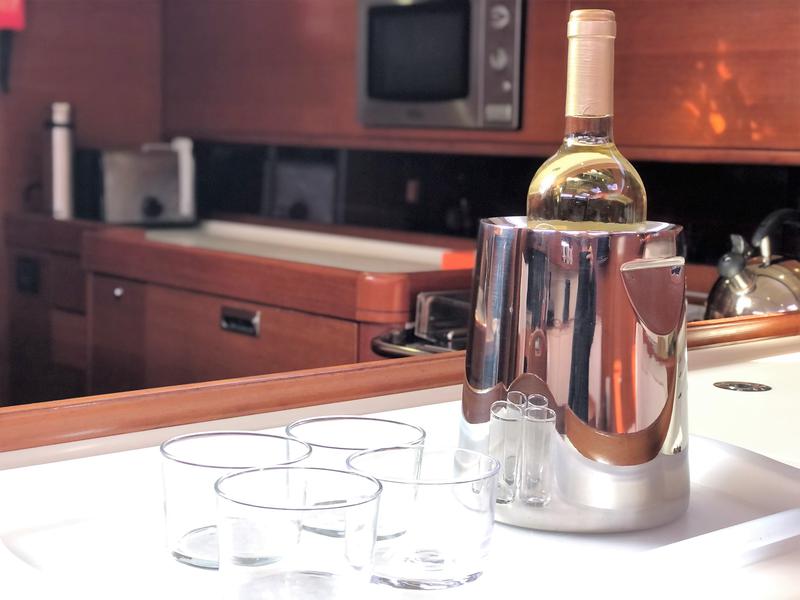 Book yachts online - sailboat - Dufour 525 Grand Large - Nómada - rent