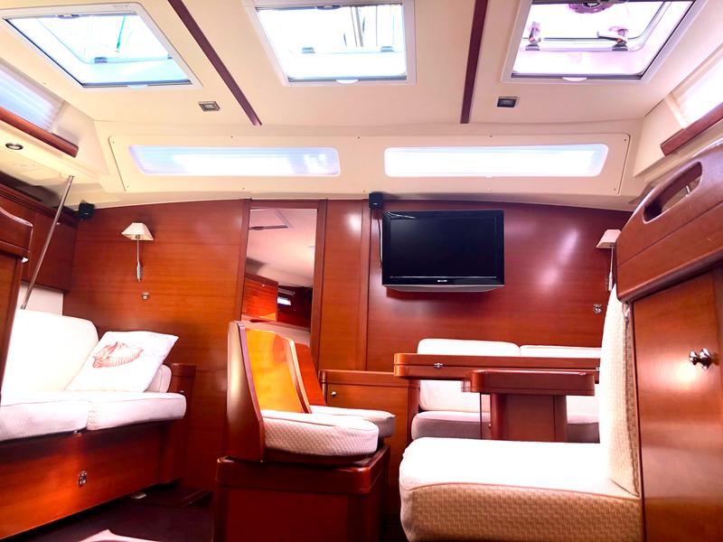 Book yachts online - sailboat - Dufour 525 Grand Large - Nómada - rent