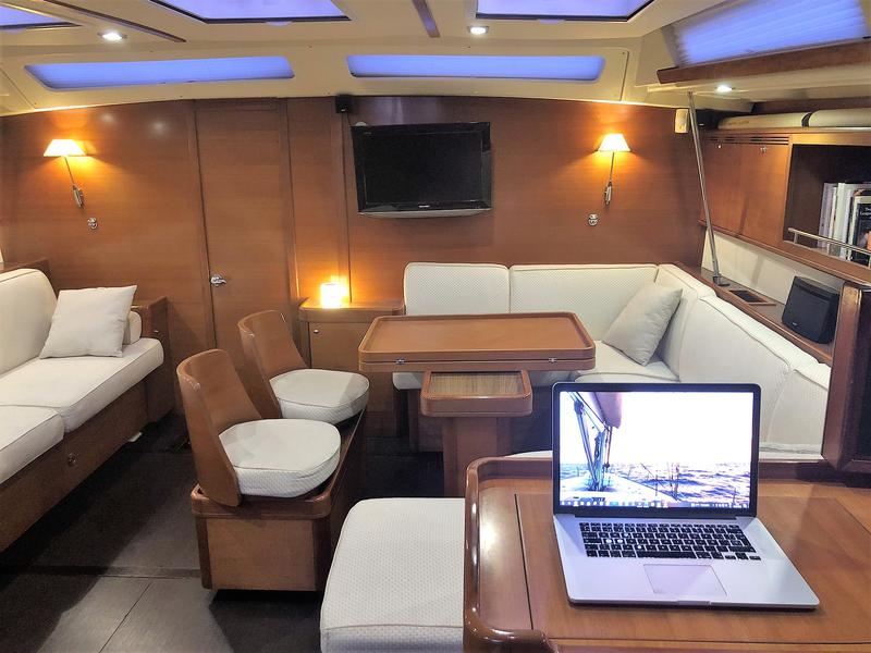 Book yachts online - sailboat - Dufour 525 Grand Large - Nómada - rent