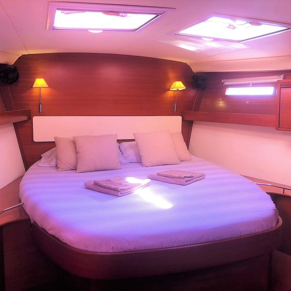 Book yachts online - sailboat - Dufour 525 Grand Large - Nómada - rent