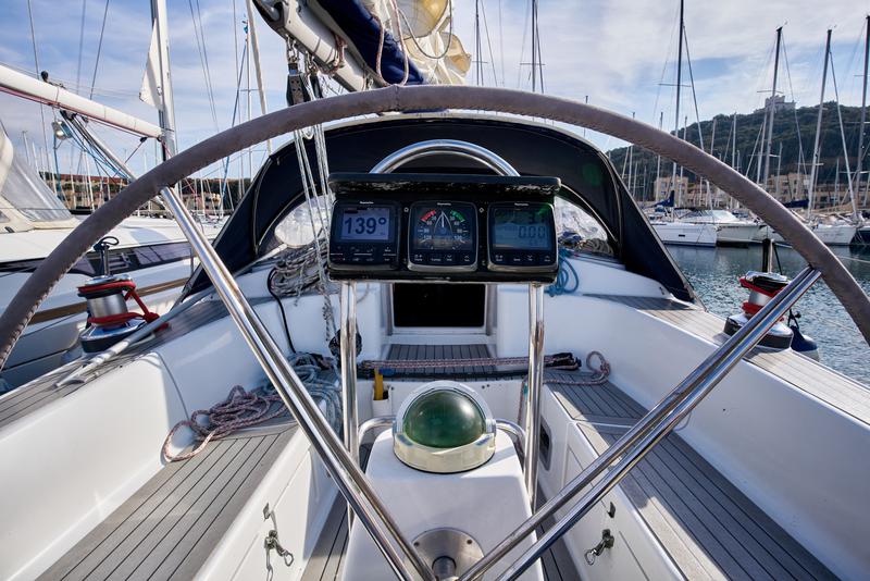 Book yachts online - sailboat - Grand Soleil 43 - Blue Bite - rent
