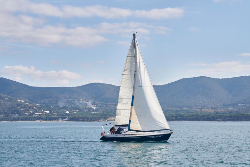 Book yachts online - sailboat - Grand Soleil 43 - Blue Bite - rent