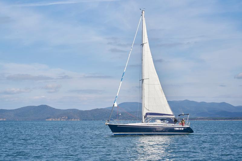 Book yachts online - sailboat - Grand Soleil 43 - Blue Bite - rent