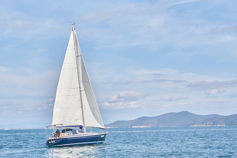 Book yachts online - sailboat - Grand Soleil 43 - Blue Bite - rent
