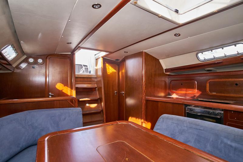 Book yachts online - sailboat - Grand Soleil 43 - Blue Bite - rent