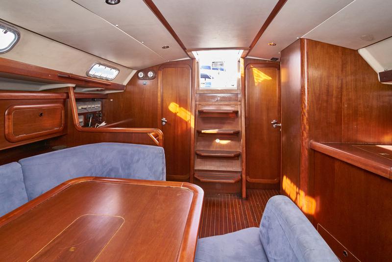 Book yachts online - sailboat - Grand Soleil 43 - Blue Bite - rent